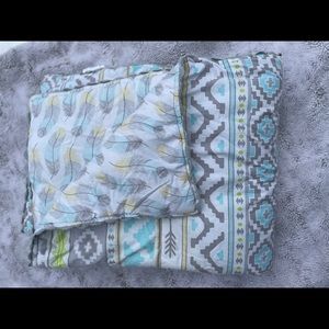 Reversible crib comforter